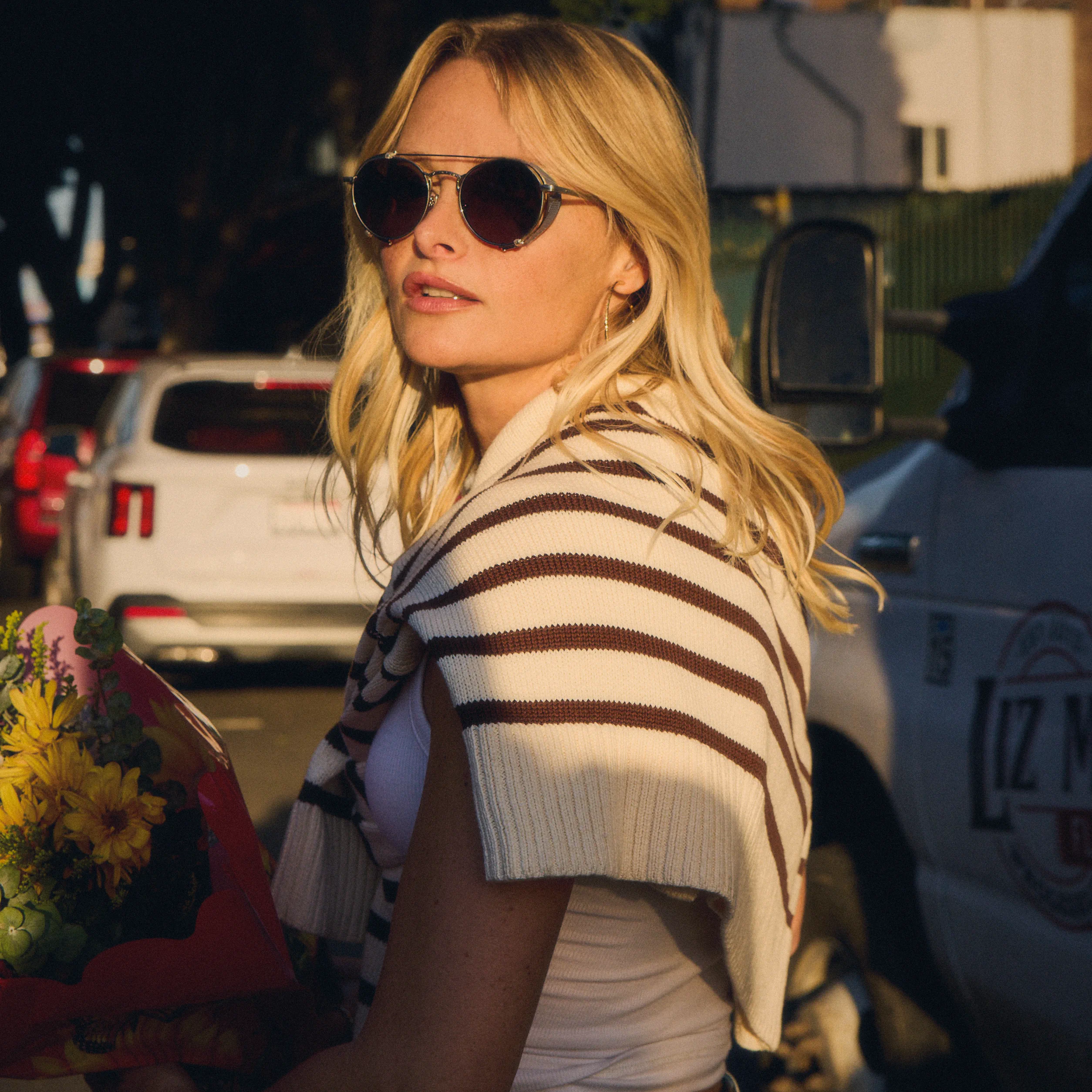 Kvinde med solbriller fra Garrett Leight